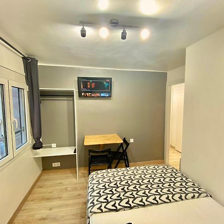 Suites Nuevas Con Bano Privado Frente Al Metro St Mwc Barcelona-Fira L’Hospitalet de Llobregat Exterior foto