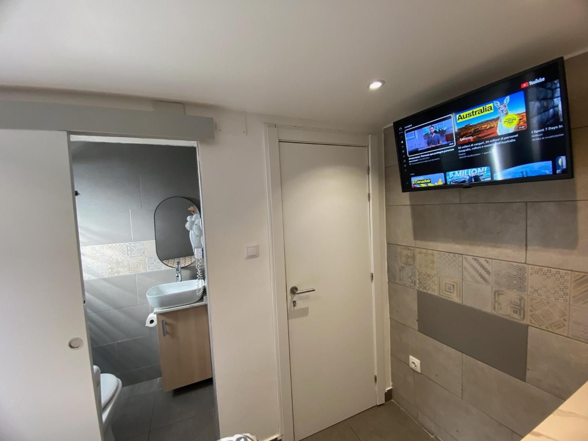 Suites Nuevas Con Bano Privado Frente Al Metro St Mwc Barcelona-Fira L’Hospitalet de Llobregat Exterior foto