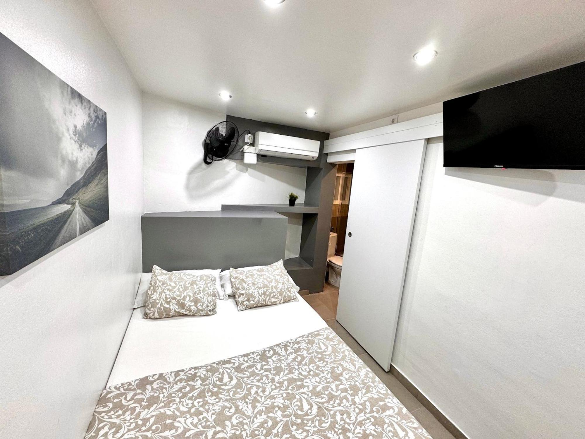 Suites Nuevas Con Bano Privado Frente Al Metro St Mwc Barcelona-Fira L’Hospitalet de Llobregat Exterior foto