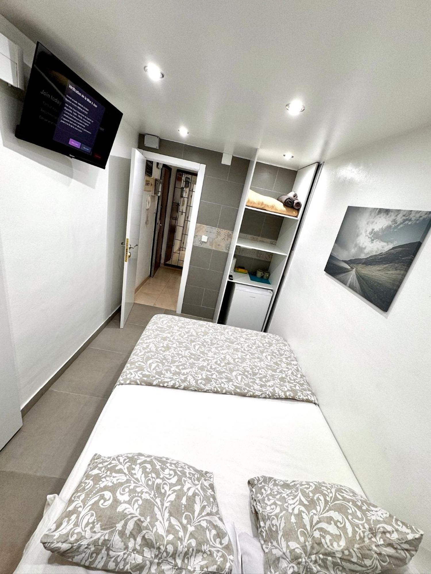 Suites Nuevas Con Bano Privado Frente Al Metro St Mwc Barcelona-Fira L’Hospitalet de Llobregat Exterior foto