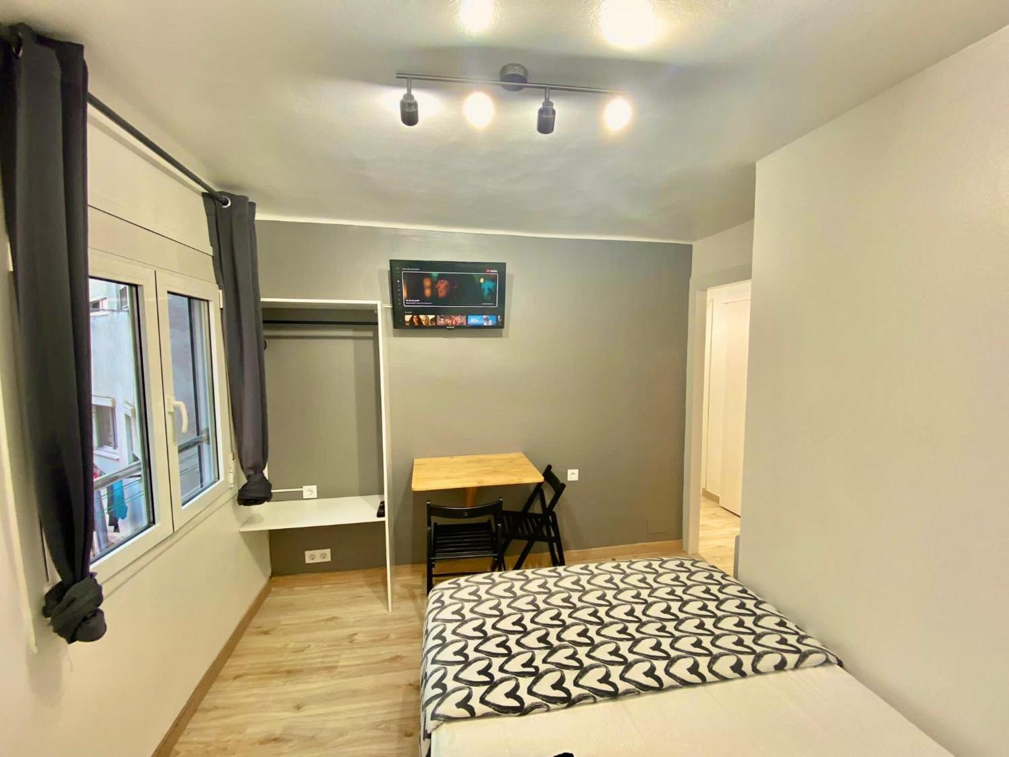 Suites Nuevas Con Bano Privado Frente Al Metro St Mwc Barcelona-Fira L’Hospitalet de Llobregat Exterior foto