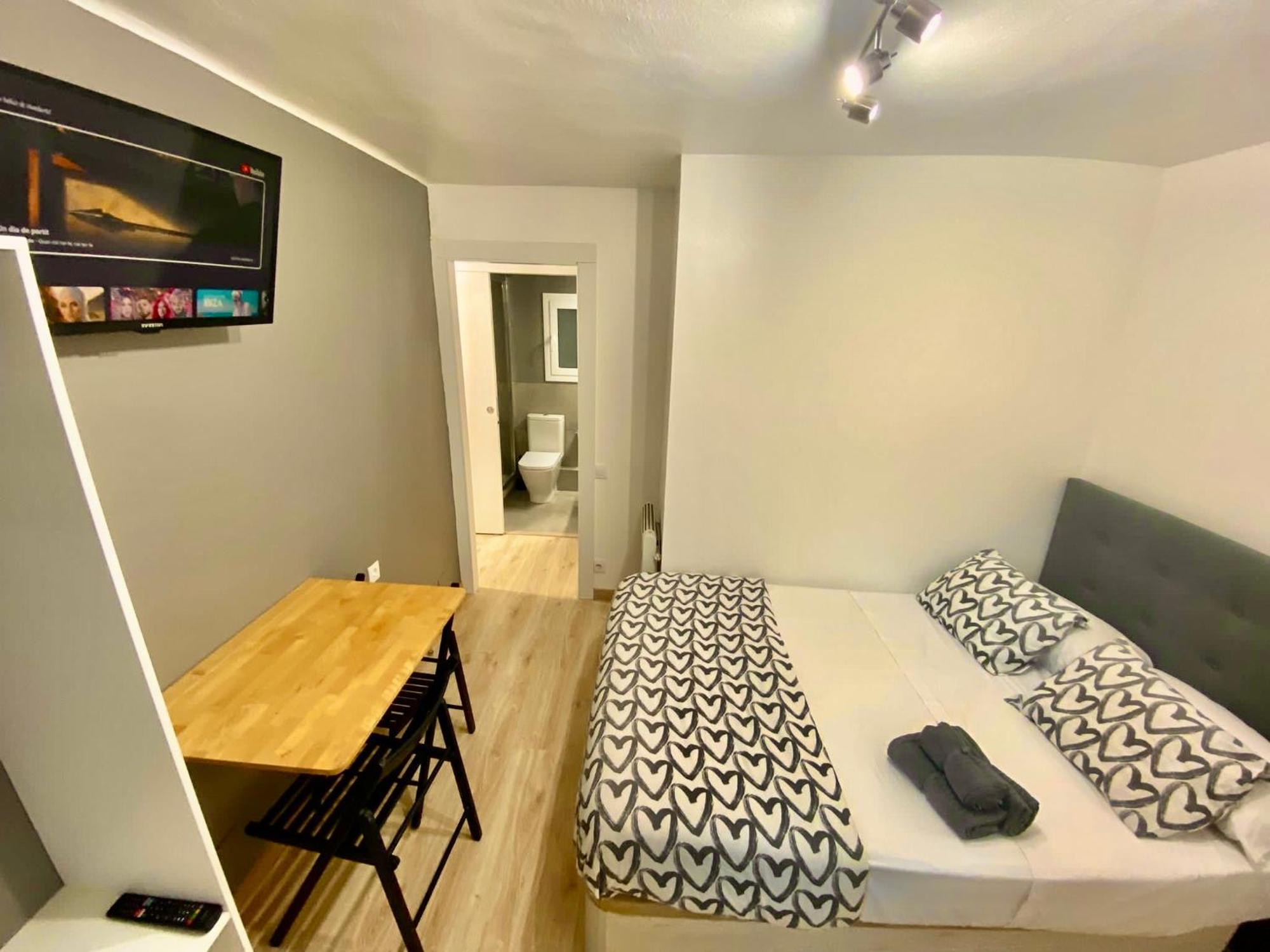 Suites Nuevas Con Bano Privado Frente Al Metro St Mwc Barcelona-Fira L’Hospitalet de Llobregat Exterior foto