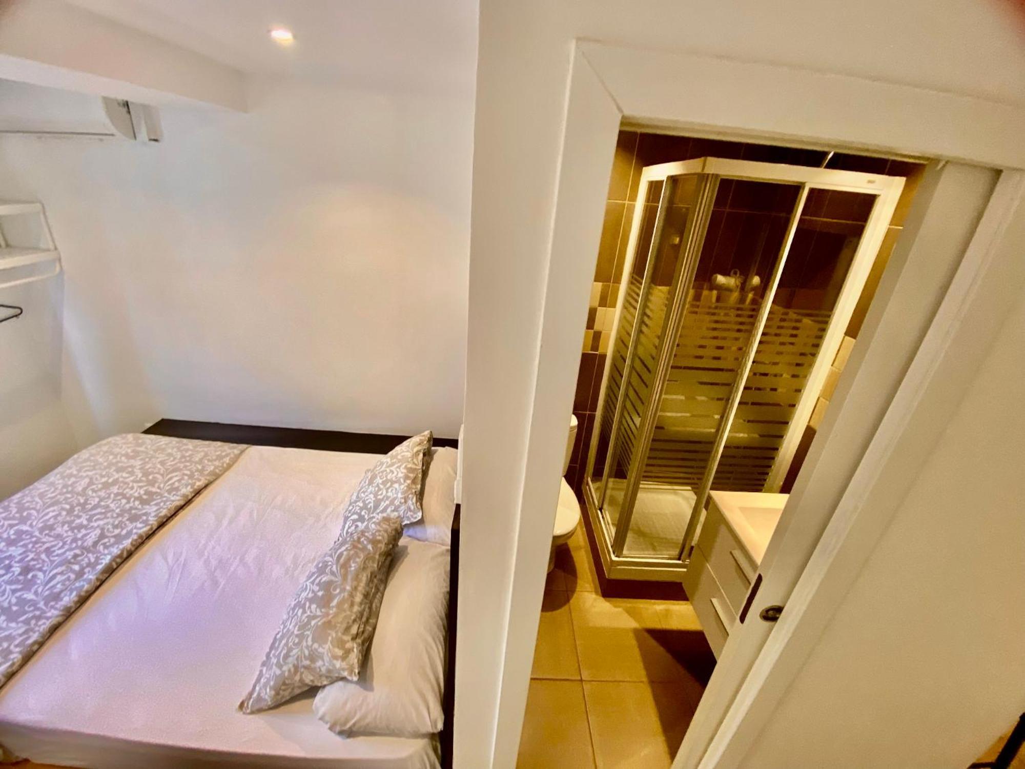 Suites Nuevas Con Bano Privado Frente Al Metro St Mwc Barcelona-Fira L’Hospitalet de Llobregat Exterior foto