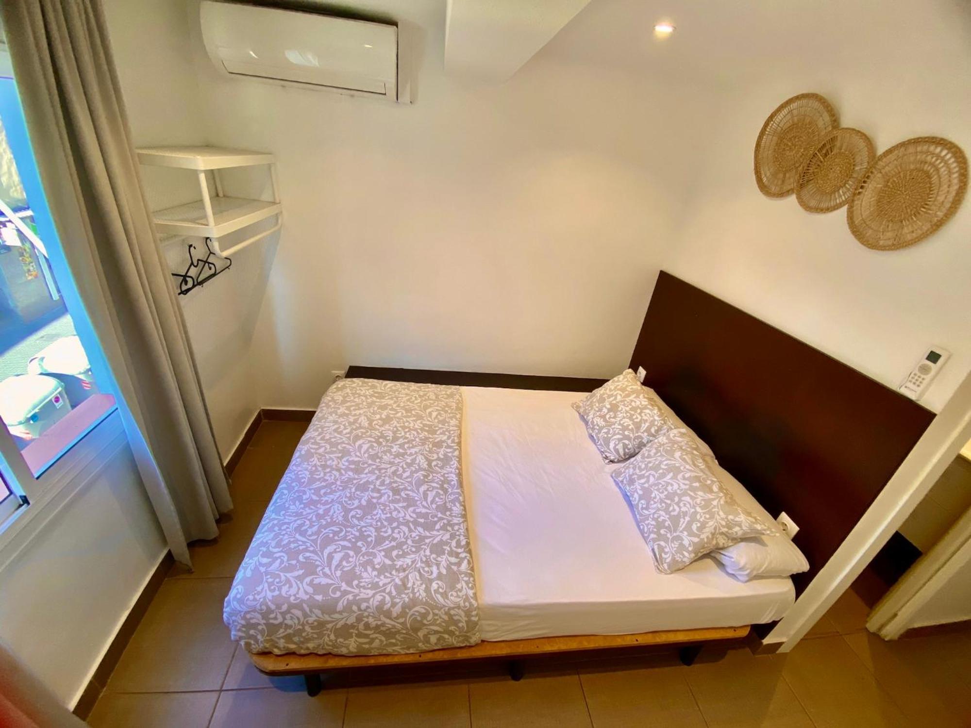 Suites Nuevas Con Bano Privado Frente Al Metro St Mwc Barcelona-Fira L’Hospitalet de Llobregat Exterior foto