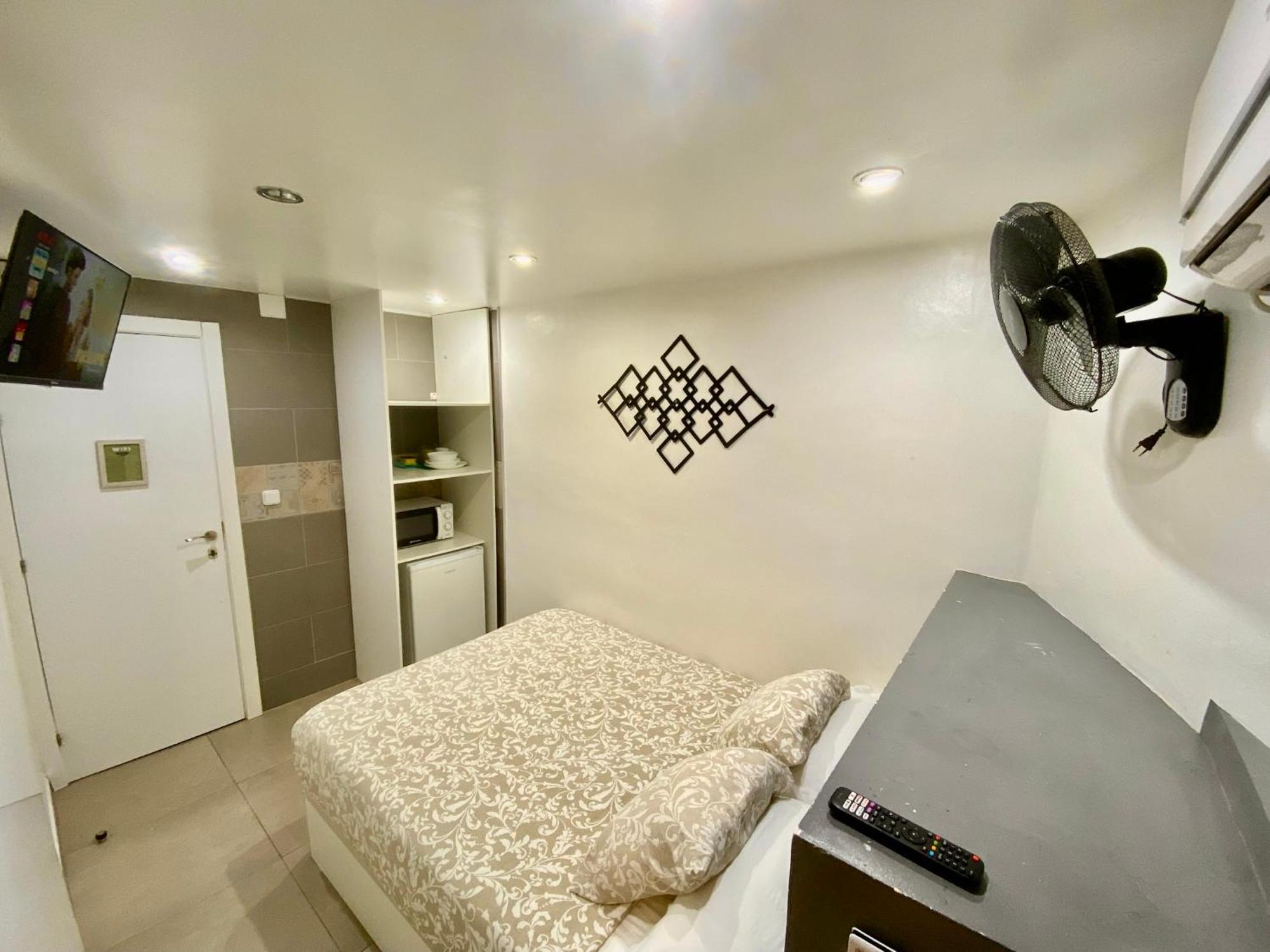 Suites Nuevas Con Bano Privado Frente Al Metro St Mwc Barcelona-Fira L’Hospitalet de Llobregat Exterior foto