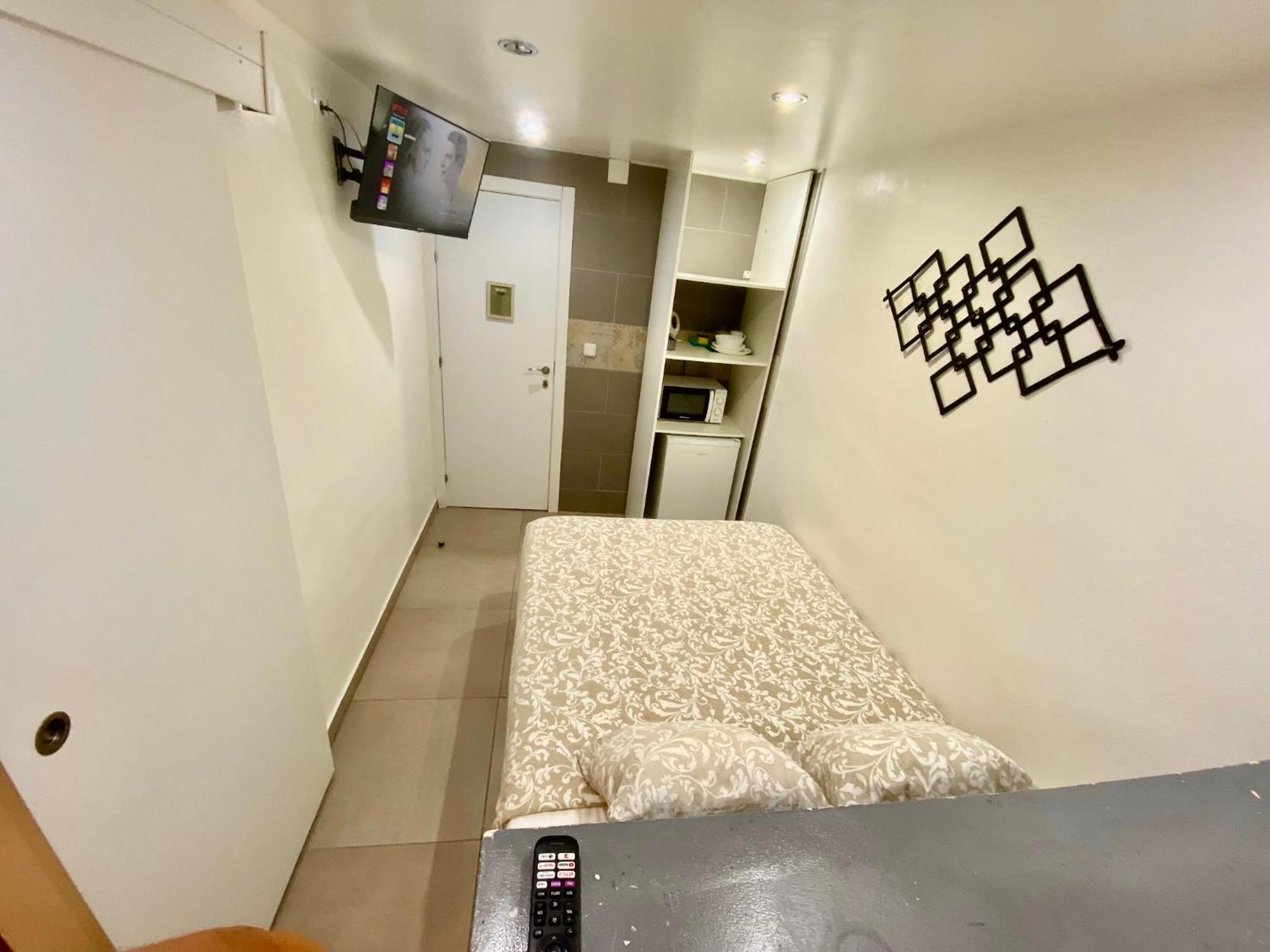 Suites Nuevas Con Bano Privado Frente Al Metro St Mwc Barcelona-Fira L’Hospitalet de Llobregat Exterior foto