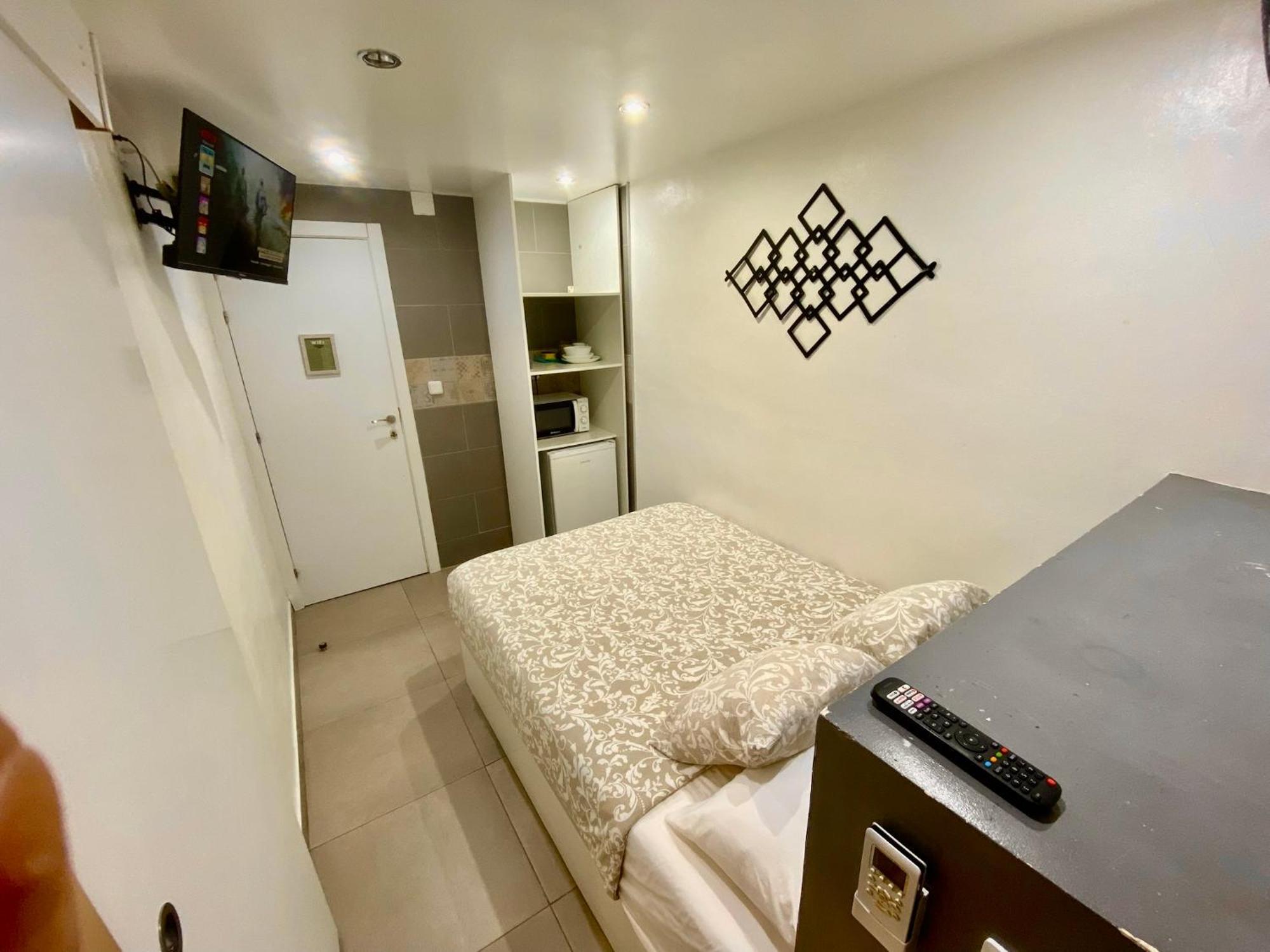 Suites Nuevas Con Bano Privado Frente Al Metro St Mwc Barcelona-Fira L’Hospitalet de Llobregat Exterior foto