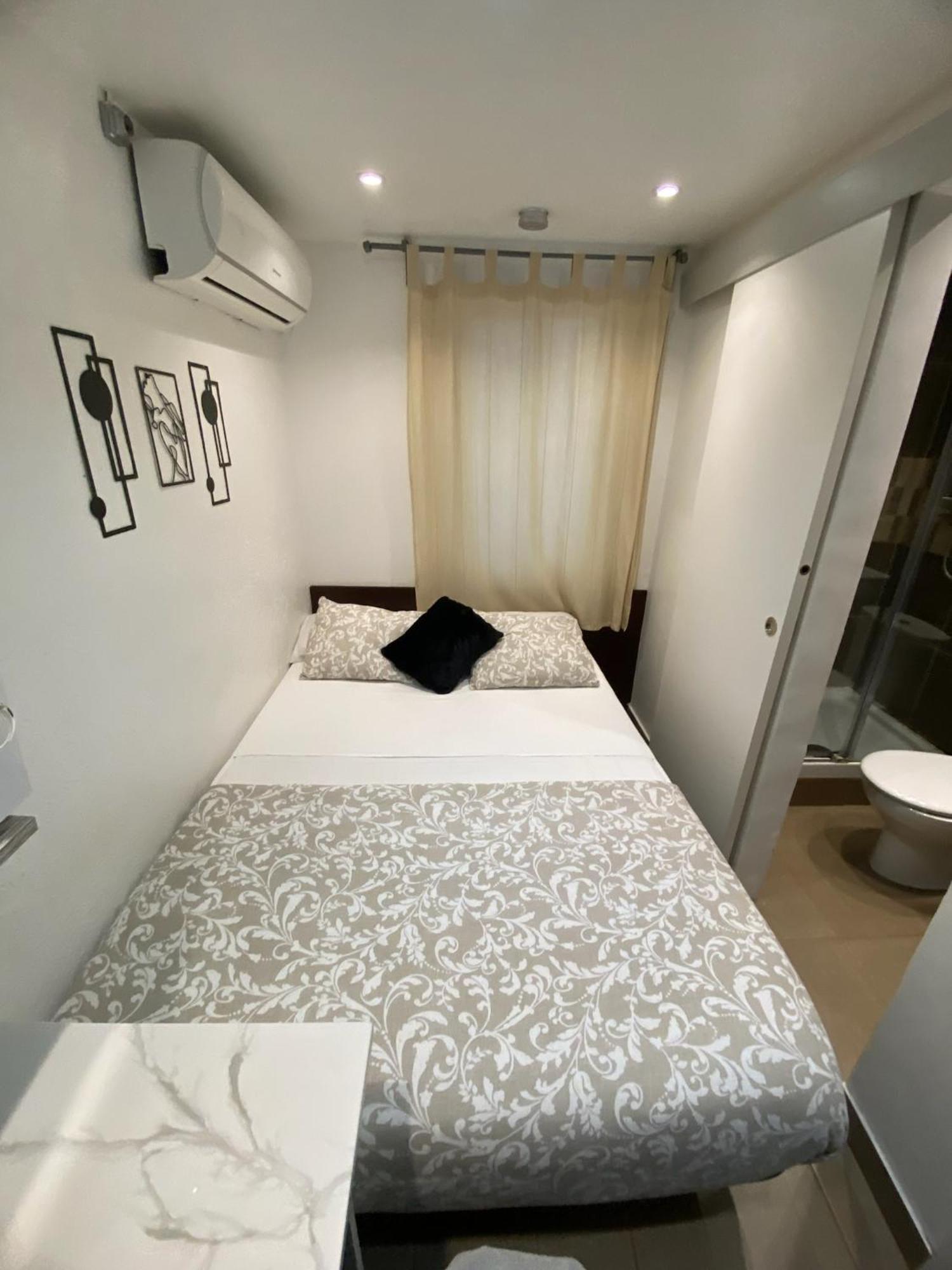Suites Nuevas Con Bano Privado Frente Al Metro St Mwc Barcelona-Fira L’Hospitalet de Llobregat Exterior foto